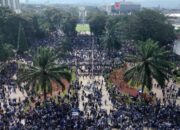 Lautan Bobotoh Membiru di Gedung Sate, Rayakan Gelar Liga 1 Persib Bandung