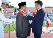 Macron Beri Prabowo Tanda Kehormatan Tertinggi Prancis Grand Croix de la Légion d’Honneur