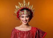 Monica Kezia Tampil Memukau dengan Busana Adat Batak di Opening Ceremony Miss World 2025