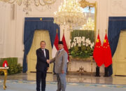Prabowo Sambut Hangat PM China Li Qiang di Istana Merdeka