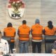 Kepala Dinas PUPR Sumut dan 4 Tersangka Lain Langsung Pakai Rompi Tahanan KPK