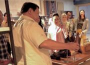 Prabowo Kunjungi Sarinah Ditemani Titiek dan Didit: Bawa Uang Nggak Kita?